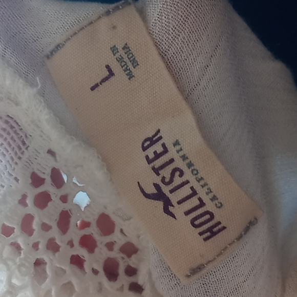 White Hollister crop top - Picture 3 of 3